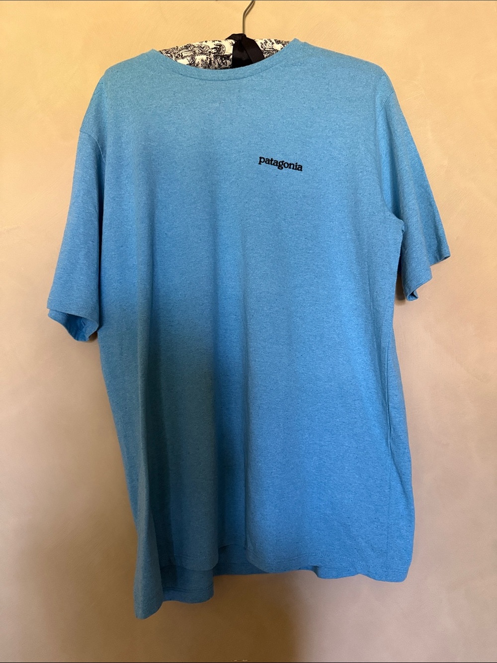 Patagonia Men's P-6 Logo Responsibili Tee size Med